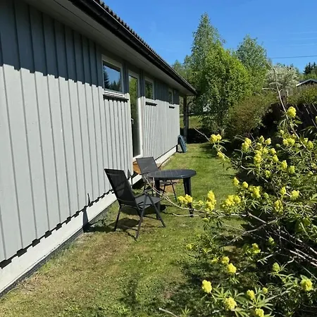 Nyoppusset Hus I Sentrum Holiday home Eina