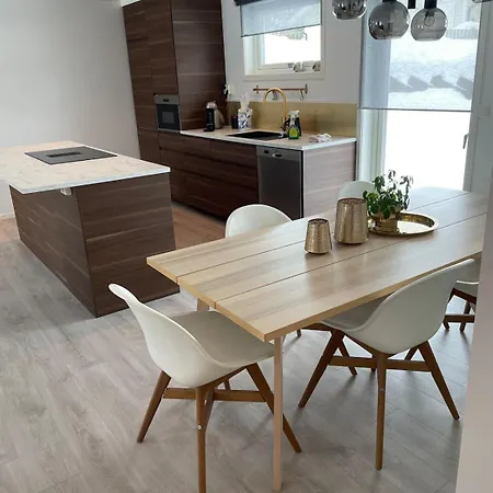 Nyoppusset Hus I Sentrum Holiday home