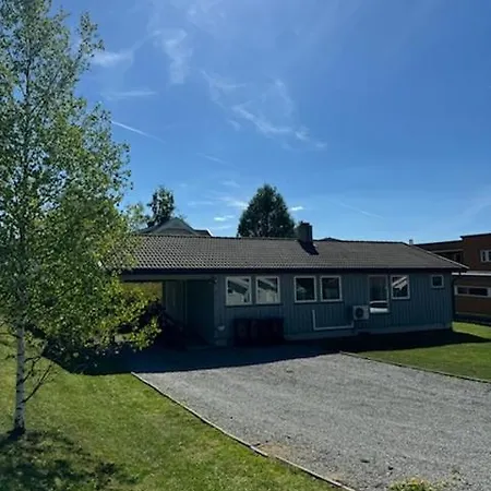 Nyoppusset Hus I Sentrum Holiday home Eina