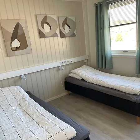 Nyoppusset Hus I Sentrum Holiday home Eina