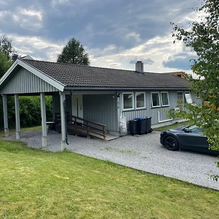 Nyoppusset Hus I Sentrum Eina
